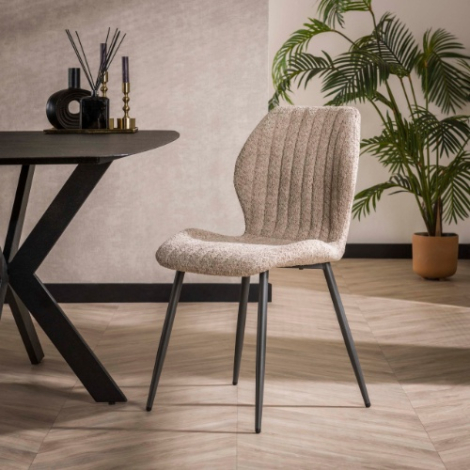 Bouclé eetkamerstoel Zori beige - sfeerfoto