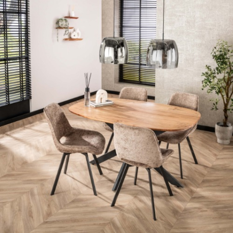 Deens ovale eettafel 150 cm Tibo acaciahout met spinpoot - sfeerfoto