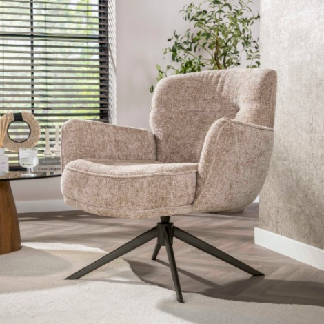 Draaifauteuil met verende rugleuning Zina beige met bruin onderstel - sfeerfoto