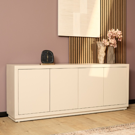 Dressoir Brussel zand mangohout 200 cm in sfeervolle woonkamer