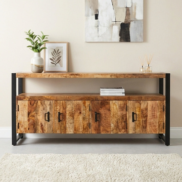Dressoir van mangohout en 175 cm breed. 
