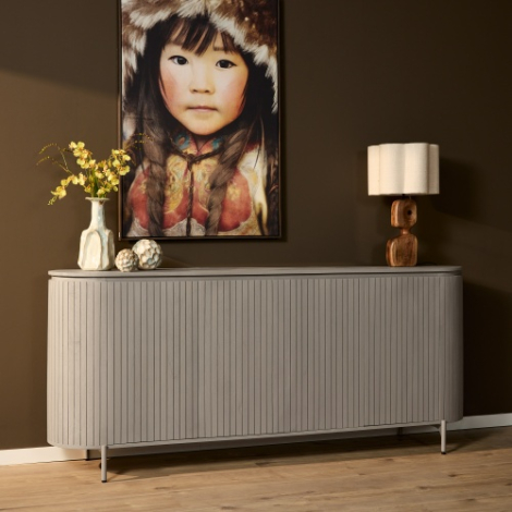 Dressoir Solana taupe mangohout 210 cm sfeerbeeld in het interieur