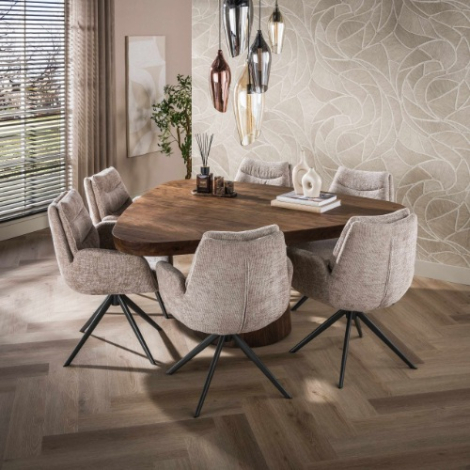 Driehoekige eettafel acaciahout 165 cm Wilma bruin met centrale poot - sfeerfoto