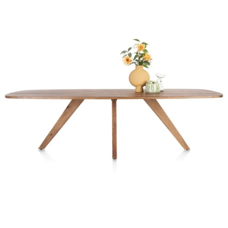 Deens ovale eettafel Everest 270 cm in mangohout op schuine houten poten, vooraanzicht met vaas en bloemen