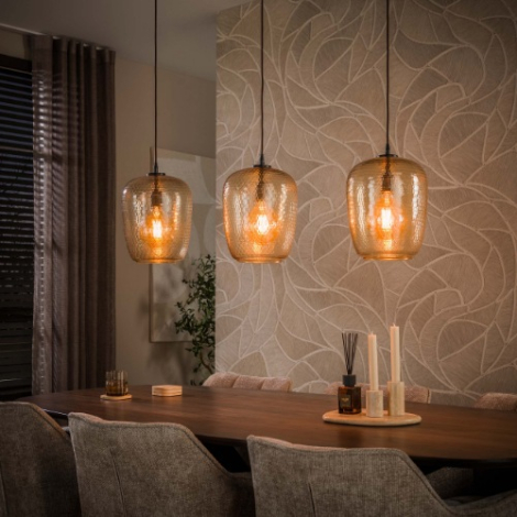 Hanglamp amber glas met 3 lampen Kiro - sfeerfoto