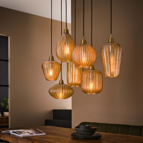 Hanglamp amber glas met 7 lampen Adra V-dessin - sfeerfoto