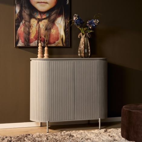 Kabinetkast Solana taupe mangohout 115 cm sfeerbeeld in het interieur