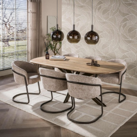 Mangohouten eettafel 215 cm Alma naturel met spinpoot - sfeerfoto