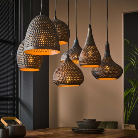 Metalen hanglamp met gaatjes Uma 7 lampen - sfeerfoto