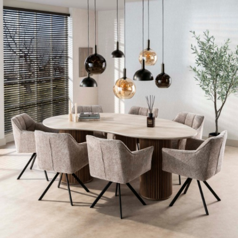 Niervormige eettafel keramiek 215 cm Axel met drie cilinderpoten - sfeerfoto