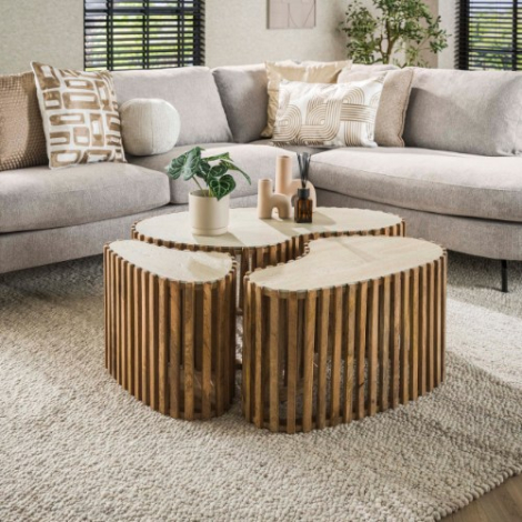 Niervormige salontafel travertinlook mangohout Nola set van 3 - sfeerfoto