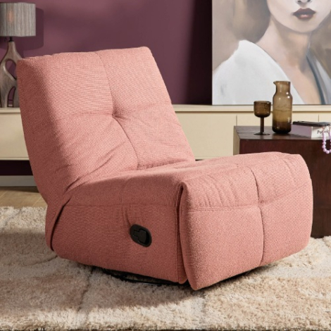 Relaxfauteuil Lazy roze volledig in beeld in de woonkamer