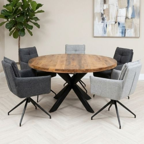 Ronde eettafel van mangohout 140 cm met zwart spinpoot onderstel in een lichte eetkamer