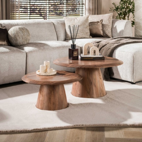 Ronde salontafel acaciahout Tiro set van 2 met middenpoot - sfeerfoto