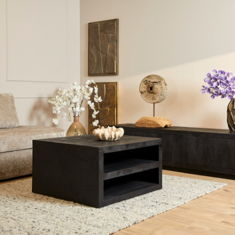 Salontafel Brussel vierkant zwart mangohout 80 cm sfeerbeeld in woonkamer