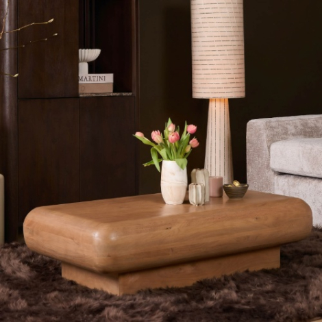 Salontafel Fedde naturel mangohout 120 cm in sfeervolle woonkamer