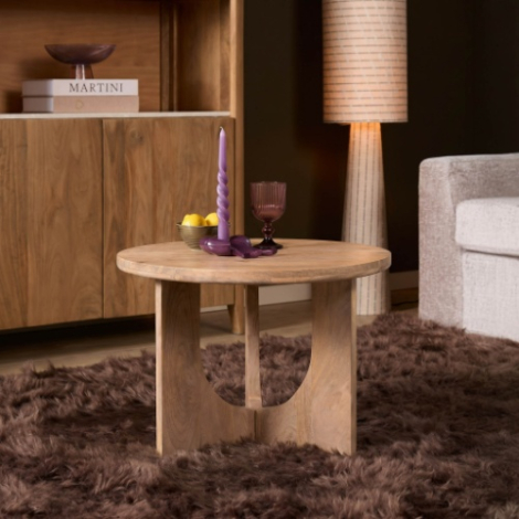 Salontafel Guus naturel mangohout 60 cm sfeerbeeld in de woonkamer