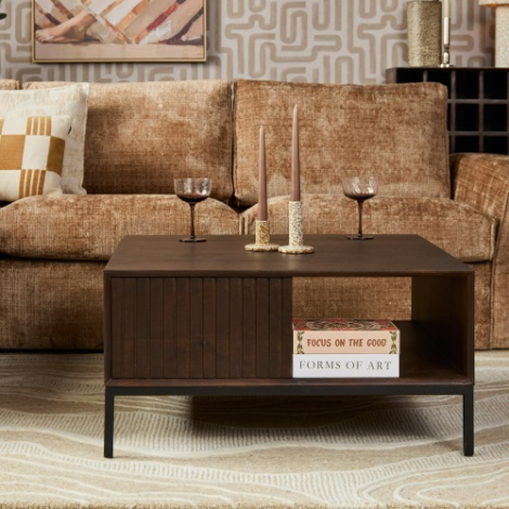 Salontafel Madison bruin mangohout vierkant 80 cm sfeerbeeld in de woonkamer