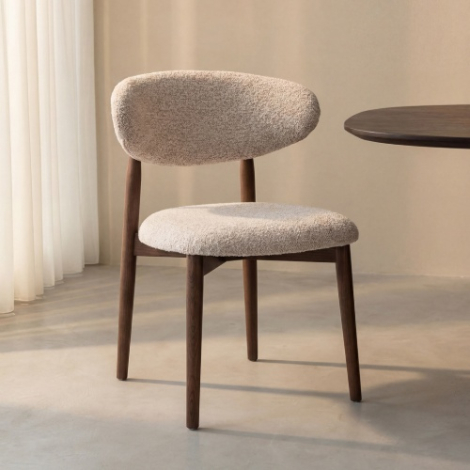 Eetkamerstoel Koen beige met walnoot houten poten