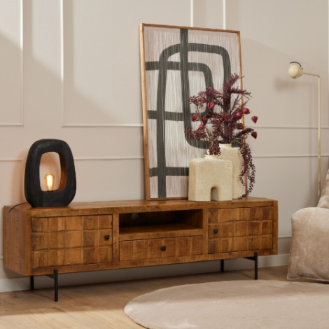 Tv-meubel Brandy mangohout 180 cm sfeerbeeld in woonkamer