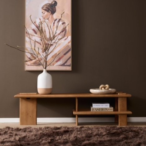 Naturel mangohouten tv-meubel Lina 160 cm met open vak in woonkamer