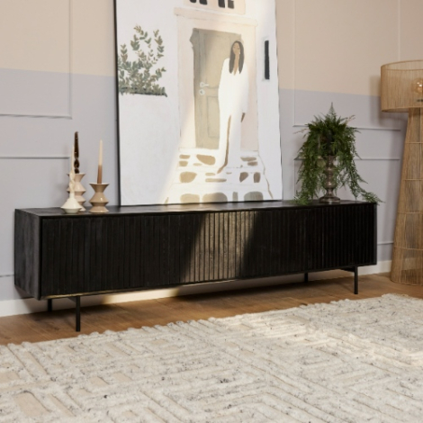 Tv-meubel Madison zwart mangohout 210 cm sfeerbeeld in woonkamer