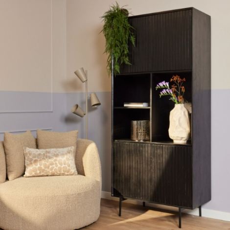 Zwarte vakkenkast Madison 90 cm van mangohout met ribbeldeuren