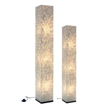 Vloerlampen met schelp in de kleur wit. 