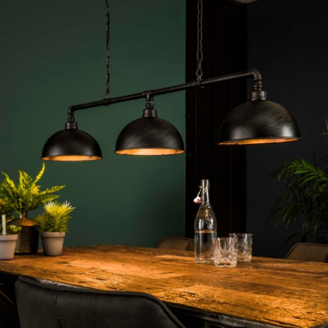 Zwarte hanglamp Norin met metalen buizen en 3 lampen - sfeerfoto