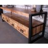 Tv meubel mangohout 180 cm gecombineerd met zwart staal. Tv meubel bevat vier mangohouten lades en een groot open vak van 20 cm. 