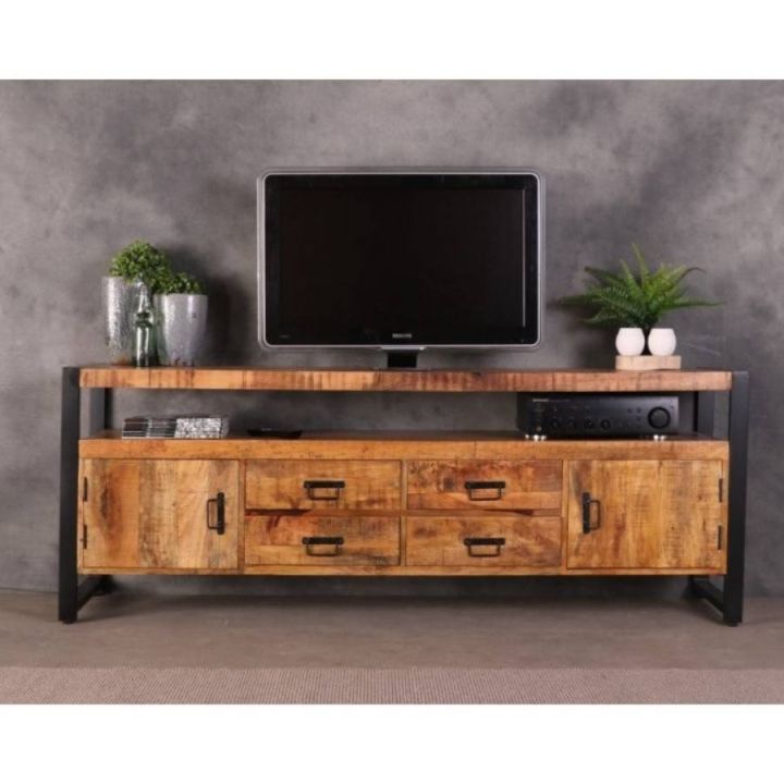 Industrieel tv meubel van mangohout gecombineerd met zwart staal. Open vak van ongeveer 19 cm. 