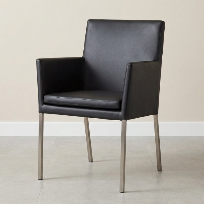 Zwarte eetkamerstoel met armleuningen