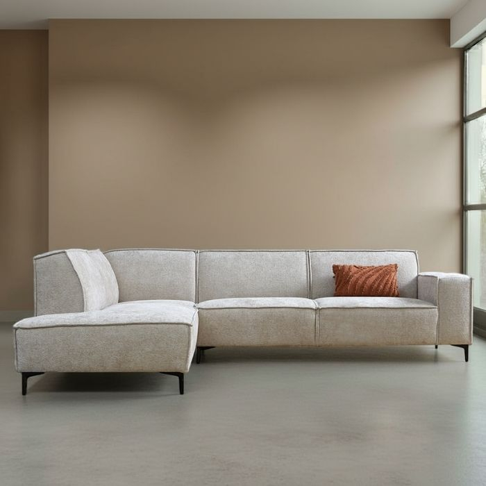 Bankstel met ottoman en beige kleur. 