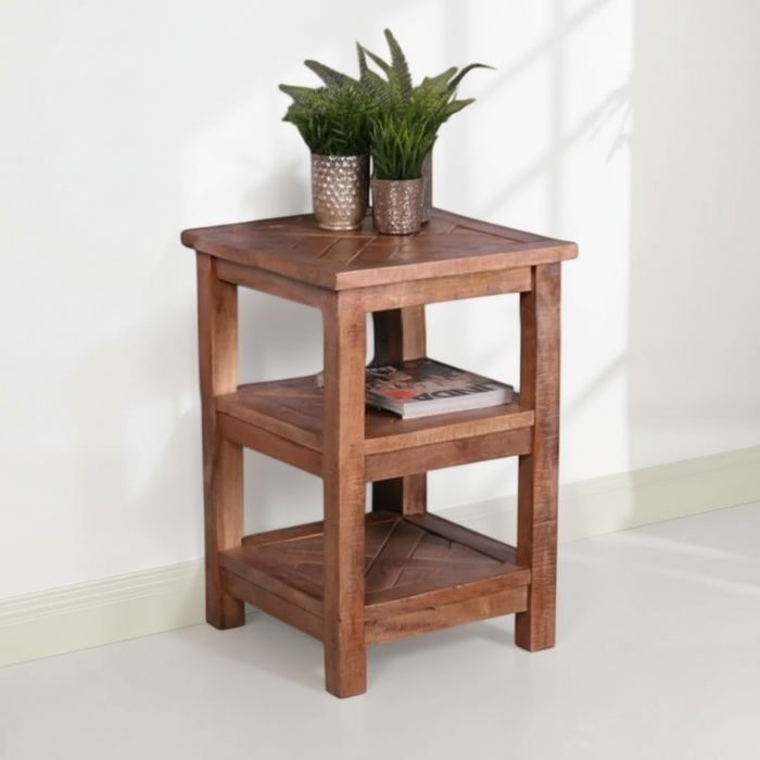 Hoge bijzettafel van mangohout. 