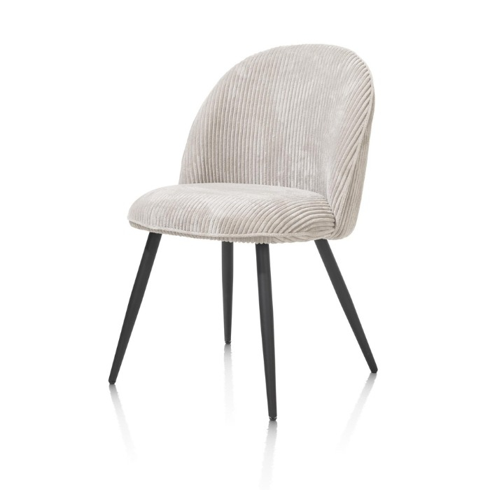 Eetkamerstoel in de kleur Charcoal, met ribstof en vier zwarte metalen poten.