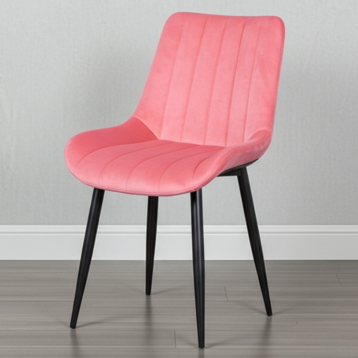 Velvet eetkamerstoel met onderstel van staal.