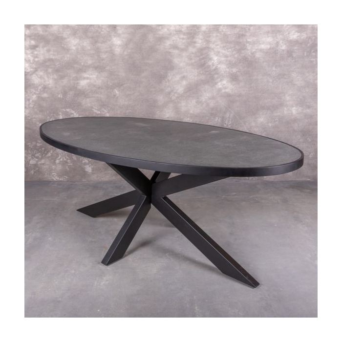 Ovale eettafel met stenen bovenblad.