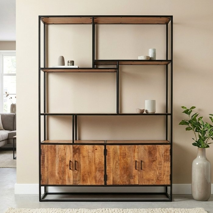 Boekenkast industrieel van mangohout met deuren