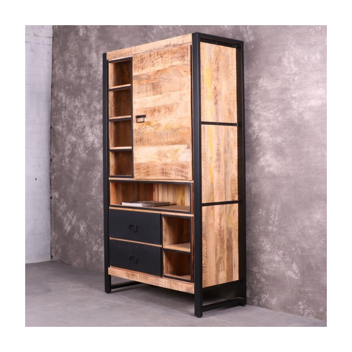 Industriële kast gemaakt van mangohout met twee laden, open vakken en een deur.