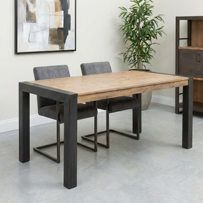 Acaciahouten eettafel industrieel met grijs metaal.