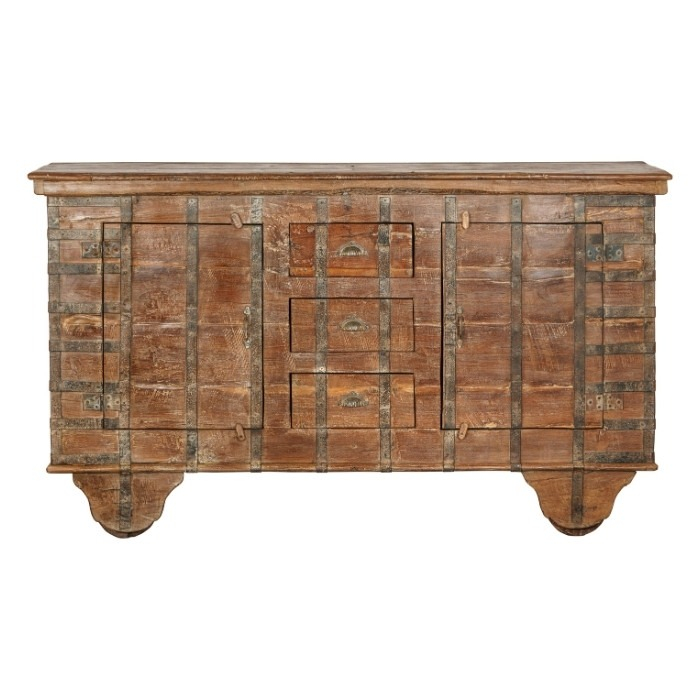 Dressoir uit India drie lades en twee deuren.