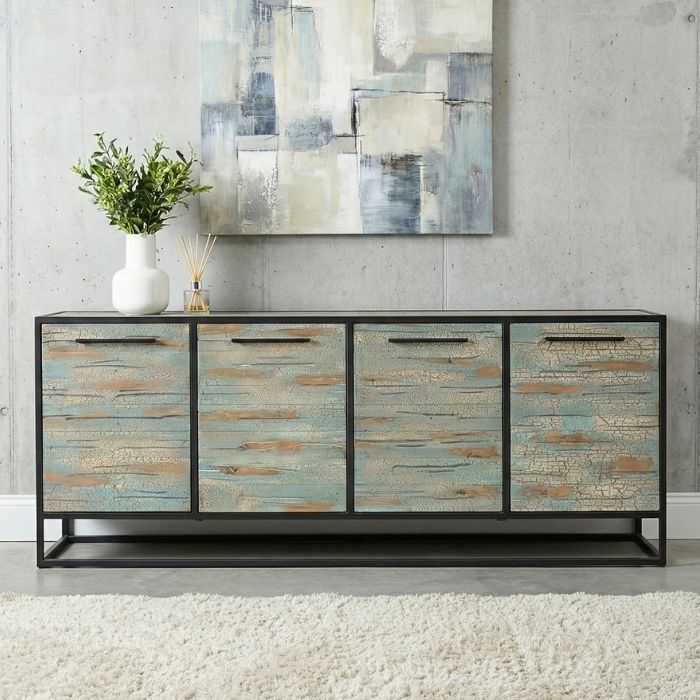 Industrieel dressoir 200 cm breed met vier deuren.