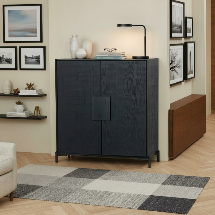 Kast zwart eiken 100 cm breed en 110 cm hoog.