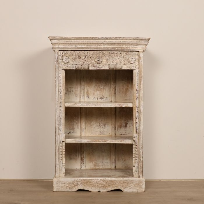 Boekenkastje met open vakken. 