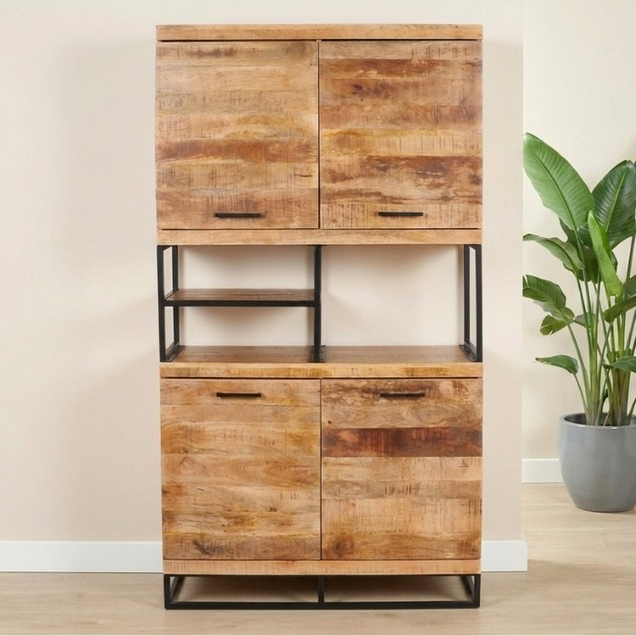 Mangohouten wandkast met vier deuren.