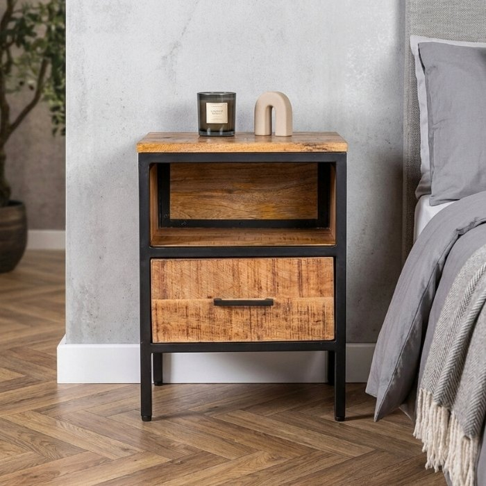 Mangohouten nachtkastje industrieel.
