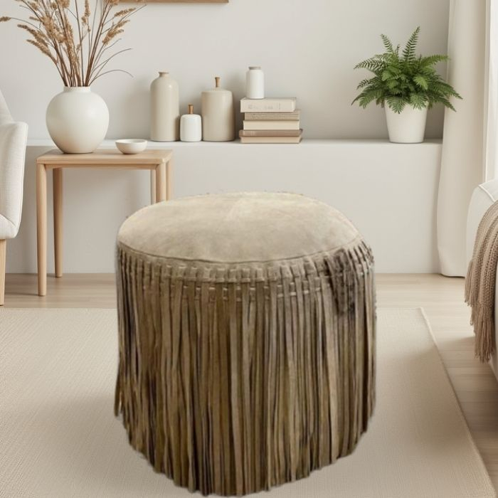 Ronde poef met franjes. 