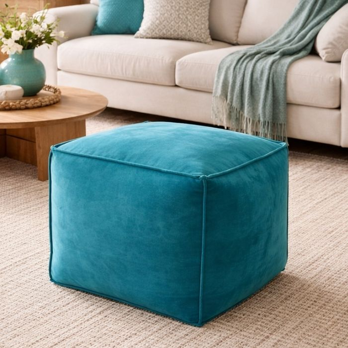 Poef vierkant in het leer. 