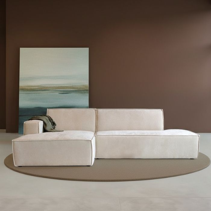 Sfeerafbeelding hoekbank Enzo linnen met chaise longue links. 