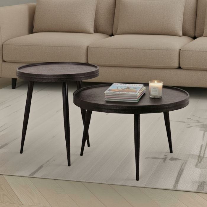 Sfeerafbeelding van de salontafel set rond zwart.